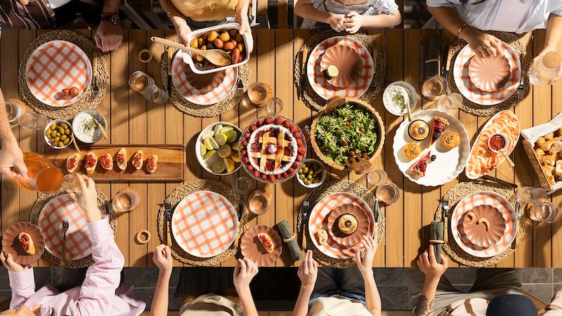 Transformer Table Outdoor Collection Helps Summer Gatherings Adapt to Every Occasion 